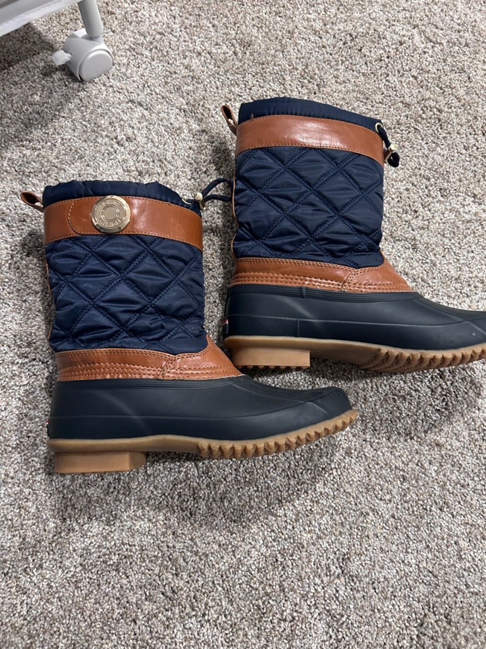 Tommy Hilfiger Women’s 7 Preppy Quilted Navy & Brown Winter Warm Duck Boots